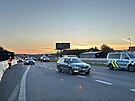 Dlnici D4 zablokovala smrem na Prahu hromadn kolize nkolika vozidel vetn...