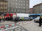 Policejn manvry na I. P. Pavlova v Praze. Pyrotechnik zkoum podezel...