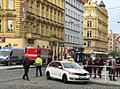 Policejn manvry na I. P. Pavlova v Praze. Pyrotechnik zkoum podezel...