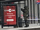 Policejn manvry na I. P. Pavlova v Praze. Pyrotechnik zkoum podezel...