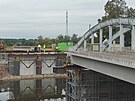 Vedle starho mostu v Tniti nad Orlic u osazuj nov. (25. z 2025)