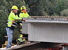Vedle starho mostu v Tniti nad Orlic u osazuj nov. (25. z 2025)
