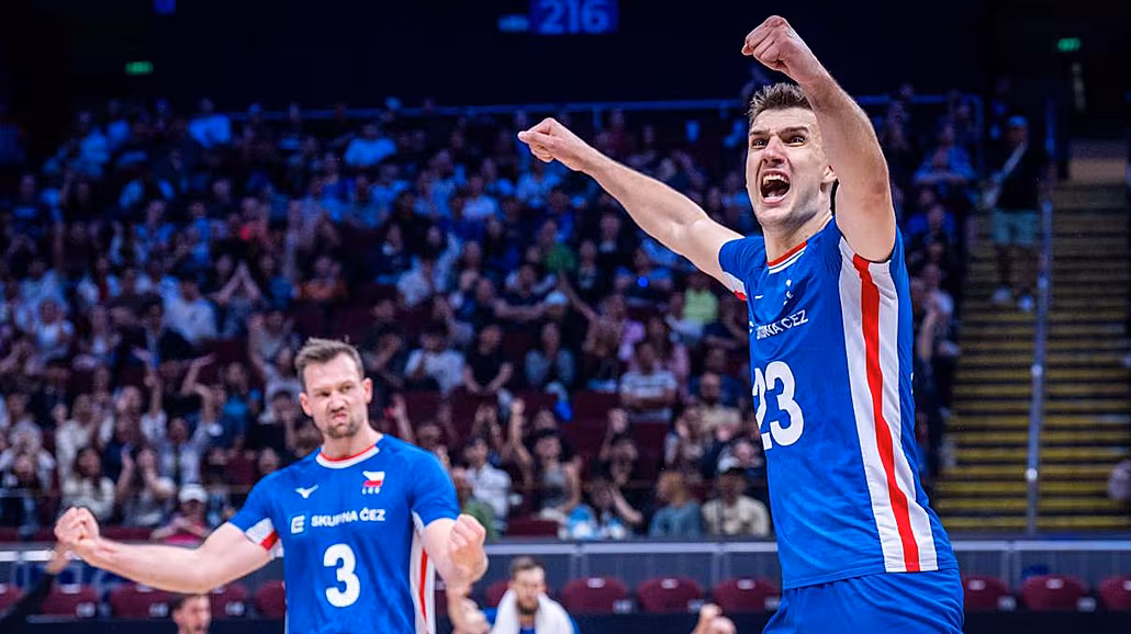 Volejbalový univerzál Patrik Indra se raduje ve �tvrtfinále mistrovství sv�ta.