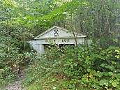 Historický vstup do kaolinové �toly v lo�isku u Staré �ervené Vody.