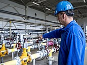 V m��icích tratích se m��í p�esné mno�ství zemního plynu p�ed vtlá�ením i po...