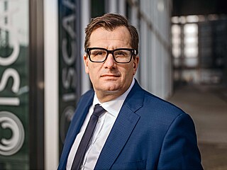 ím je lovk starí, tím je opotebení a posléze ubývání kloubní chrupavky,...