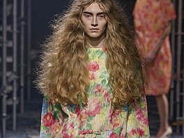 Do vintage stylu se naplno vrhli Miuccia Prada a Raf Simons, kteí u...