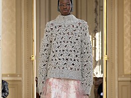 Nestárnoucí kombinace kontrastních textur na pehlídce dánské znaky Ganni. Od...