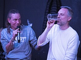 Pedvolební kampa PIRÁTI. Na pivo se Zdekem Hibem a Ivanem Bartoem. (24....
