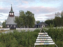 Vesnice Máze-Masi se zavenou benzinkou, pkným kostelem a asi miliardou...