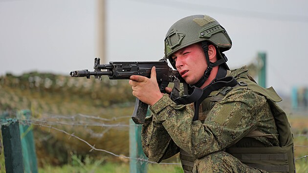 Rusk dti absolvuj vojensk vcvik v Rostovsk oblasti. (21. srpna 2025)