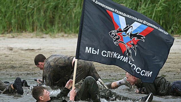 Rusk dti absolvuj vojensk vcvik v Rostovsk oblasti. (21. srpna 2025)