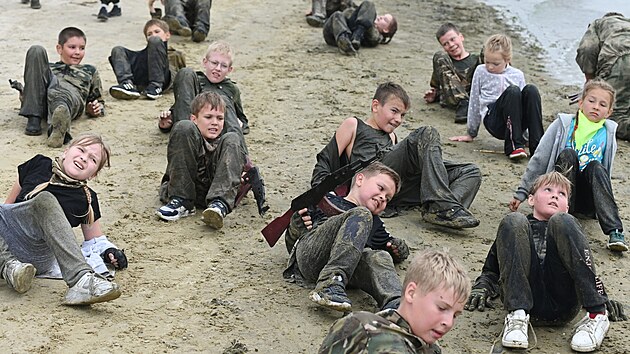 Rusk dti absolvuj vojensk vcvik v Rostovsk oblasti. (21. srpna 2025)