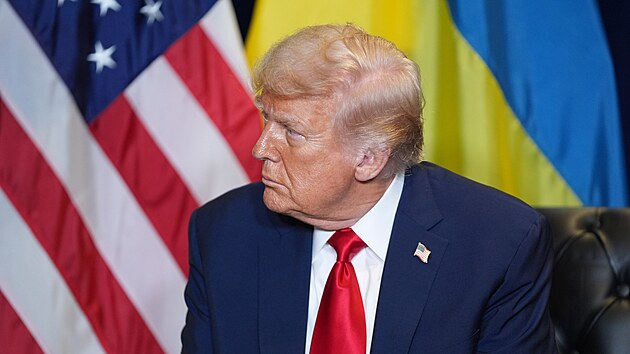 Donald Trump a Volodymyr Zelenskyj se se�li na okraj Valn�ho shrom�d�n� OSN. (23. z��� 2025)