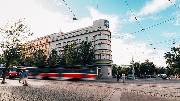 Administrativn budova na rohu Moravskho nmst v Brn spojuje historickou...