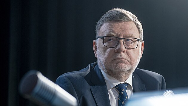 Hosty poadu Rozstel jsou Alena Schillerov (ANO) a ministr financ Zbynk Stanjura (ODS). Moderuje Vladimr Vokl.