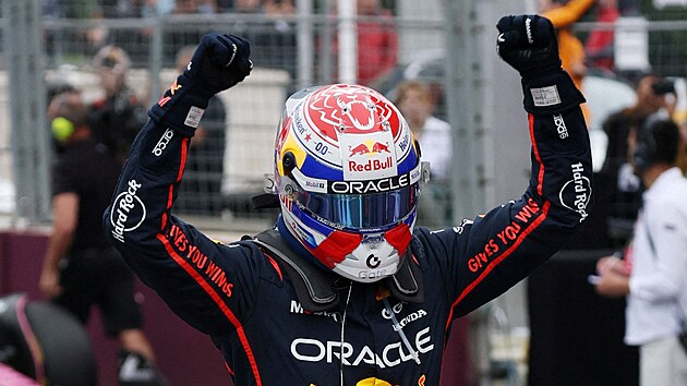 Max Verstappen se raduje z v�hry ve Velk� cen� �zerb�jd��nu.