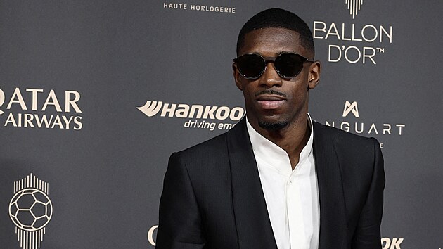 Ousmane Dembl pzuje na vyhlen Zlatho me.