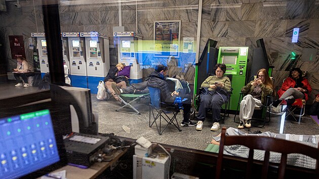 Rusko v noci provedlo jeden z nejvce rozshlch tok od zatky vlky s Ukrajinou v noru 2022. Poplach znl po cel Ukrajin. V Kyjevskm metru se schovvali tisce lid. (28. z 2025)