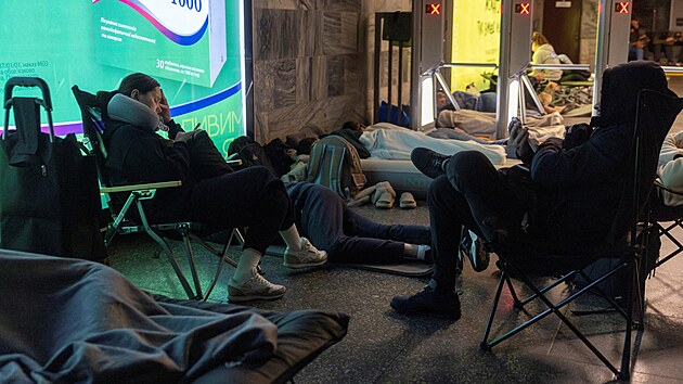 Rusko v noci provedlo jeden z nejvce rozshlch tok od zatky vlky s Ukrajinou v noru 2022. Poplach znl po cel Ukrajin. V Kyjevskm metru se schovvali tisce lid. (28. z 2025)