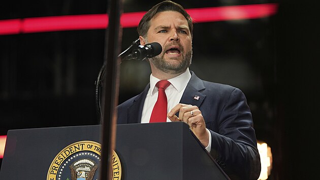 Americk viceprezident J. D. Vance na poslednm rozlouen se zastelenm pravicovm aktivistou Charliem Kirkem (21. z 2025)