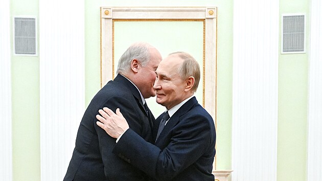 B�lorusk� v�dce Alexandr Luka�enko p�i jedn�n� s rusk�m prezidentem Vladimirem Putinem projevil z�jem o v�stavbu dal�� jadern� elektr�rny. (26. z��� 2025)