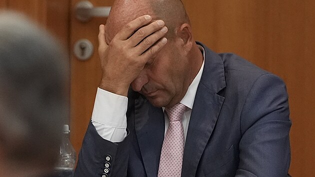 Za�alo hlavn� l��en� kauzy Dozimetr. Na sn�mkul Petr Hlubu�ek. (22. z��� 2025)