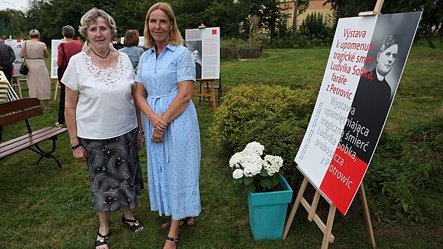 Spisovatelka Karin Lednická (vpravo) s Brigitou Votkovou, vnu�kou léka�e Karla...