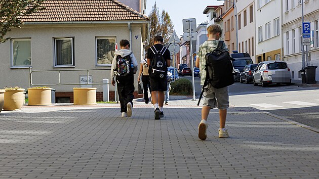 Zkladn kola Sirotkova v Brn zavedla psnj pravidla pro oblkn k. Nov nesm chodit do koly v teplcch ani v obleen, kter odhaluje bicho, ramena nebo m hlubok vstih. (z 2025)