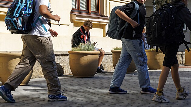 Zkladn kola Sirotkova v Brn zavedla psnj pravidla pro oblkn k. Nov nesm chodit do koly v teplcch ani v obleen, kter odhaluje bicho, ramena nebo m hlubok vstih. (z 2025)