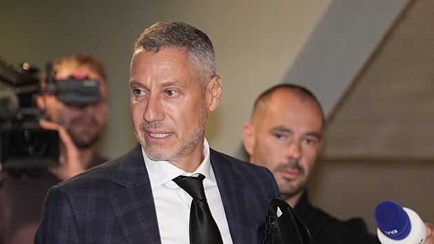 Za��n� hlavn� l��en� kauzy Dozimetr. Na obvodn� soud pro Prahu 9 p�ich�z� podnikatel Michal Redl. (22. z��� 2025)