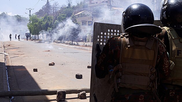 Madagaskarsk podkov policie zasahuje na protestech proti astm vpadkm elektiny a nedostatku vody pobl univerzity v Antananarivu. (29. z 2025)