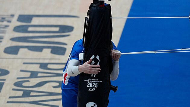 Lubo Bartnk reaguje na nepovedenou vmnu v semifinle mistrovstv svta.