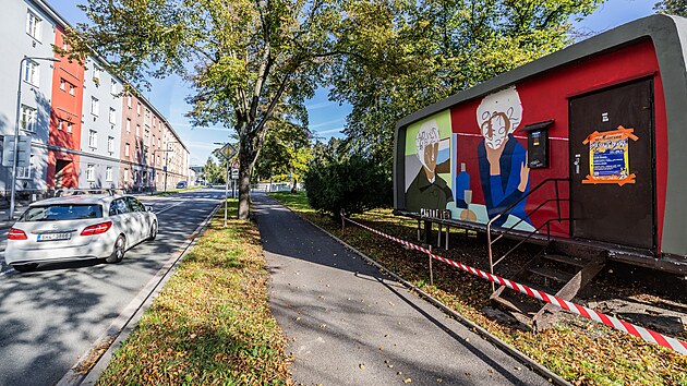 Anna Herzig-Martynenko tvo na zdech bval rozvodny na Beneov nbe ve Dvoe Krlov. (28. z 2025)