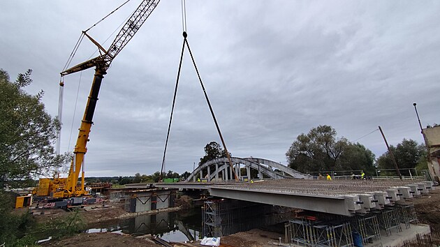 Stavba most je soust vstavby peloky silnice mezi Tnitm nad Orlic a Albrechticemi, kraj vyjde na vc ne 229 milion korun. (25. z 2025)
