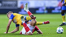 Zleva Robert Jukl z Teplic a Vojtch Patrák z Pardubic.