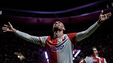 Slávista Tomá Chorý si uívá vstelený gól proti Dukle.