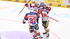 Gólová radost hokejist Pardubic v utkání proti Olomouci.