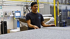 Firma Retex spustila v Moravském Krumlov novou linku, umoující lepí...