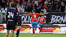 Martin Rymarenko (íslo 11) rozhodl druholigový zápas fotbalist Zbrojovky Brno...