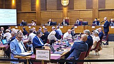 Zastupitelstvo v Havíov, kde se opozice snaila zjistit infromace o obvinní...