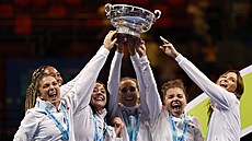 Italské tenistky se radují z výhry ve finále Billie Jean King Cupu.