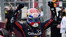 Max Verstappen se raduje z výhry ve Velké cen� Ázerbájd�ánu.