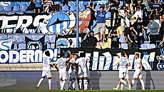 Liberetí fotbalisté slaví gól proti Slavii.