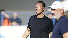 Liberecký trenér Radoslav Ková bhem zápasu se Slavií.