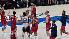 Amerití volejbalisté slaví vítzství v osmifinále mistrovství svta proti...