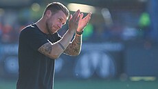 Liberecký trenér Radoslav Ková reaguje bhem zápasu se Slavií.