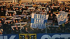 Fanouci ostravského Baníku bhem zápasu v Mladé Boleslavi.