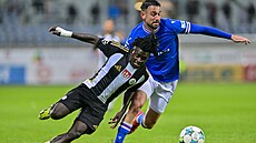 �eskobud�jovický Jude Sunday se sna�í uniknout Eldaru �ehi�ovi v pohárovém...