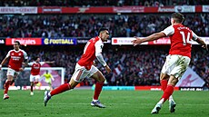 Gabriel Martinelli z Arsenalu slaví gól v utkání s Manchesterem City.